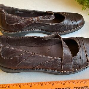 New Clarks Dark Brown Leather Flats 9M Single Strap